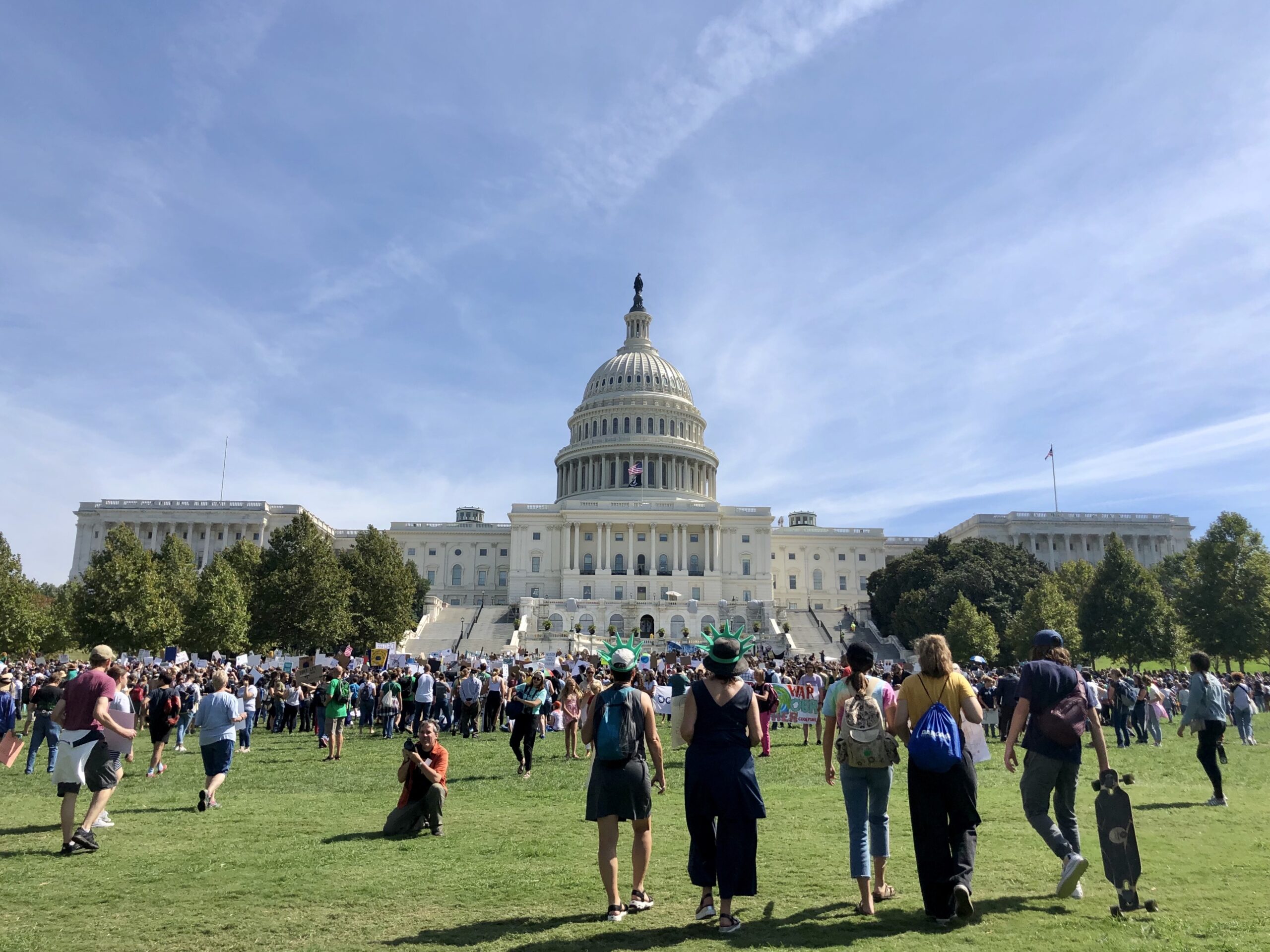 protesters-marching-on-capitol-building-2026-01-05-23-25-49-utc